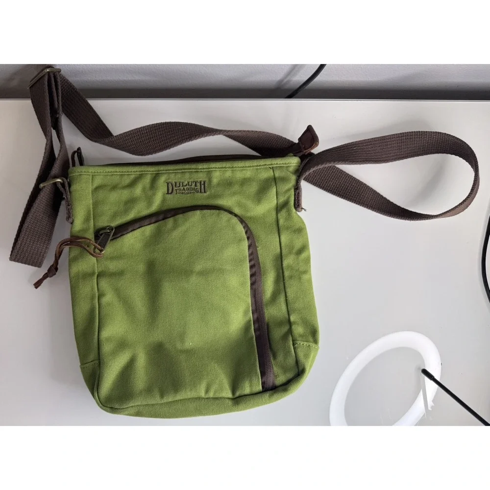 Duluth Trading Co Canvas Organizer Zip Crossbody Bag Green Brown Strap EUC